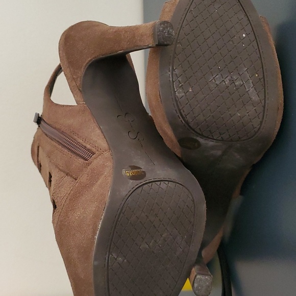 Heels - Picture 5 of 5